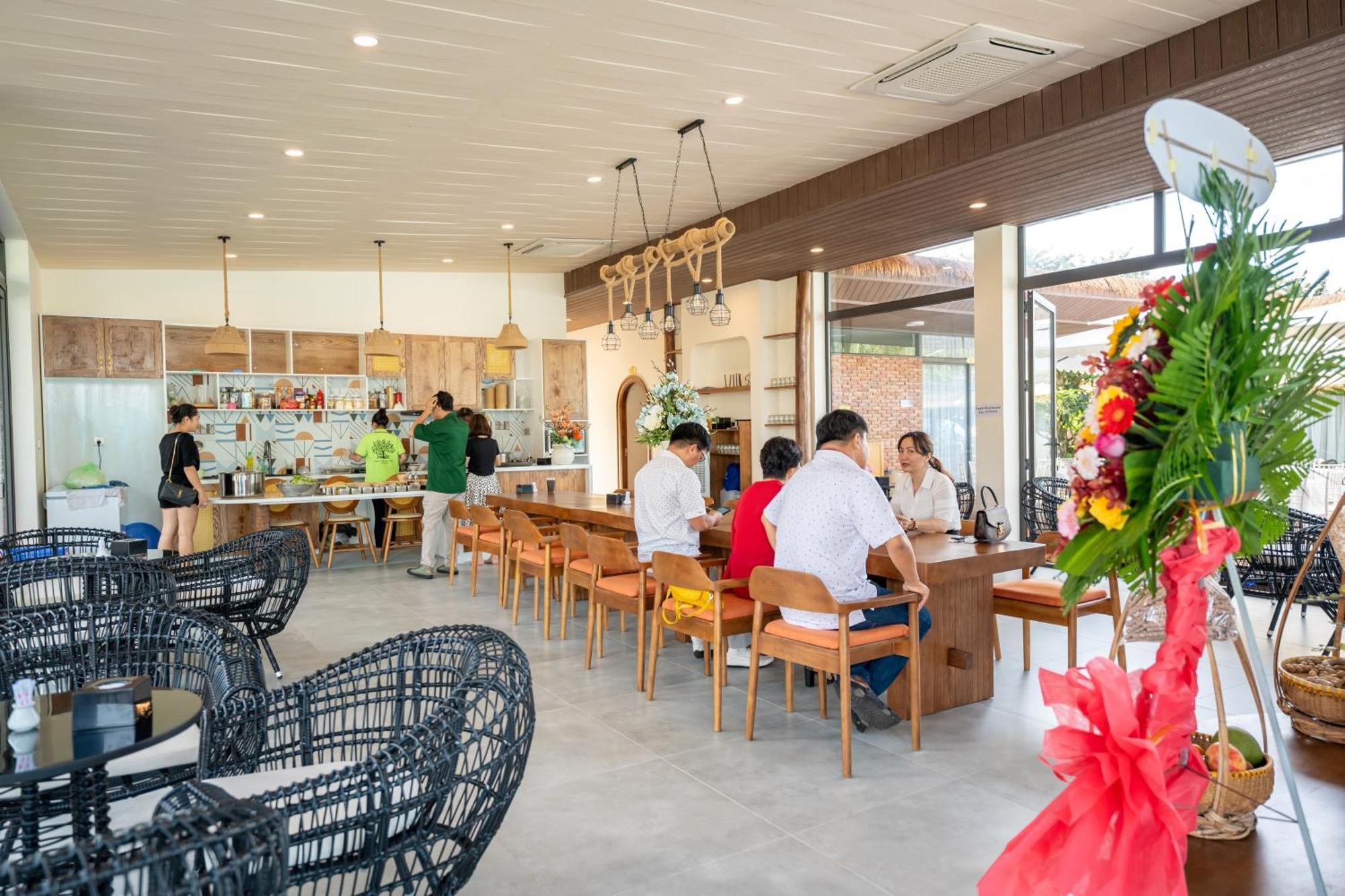 Hotel Apple House & Coffee Bà Rịa Exterior foto